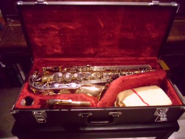 Saxofon alto YAMAHA YAS-25