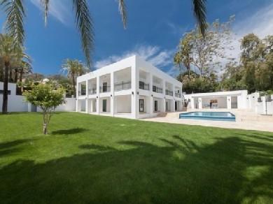 Chalet con 5 dormitorios se vende en Marbella, Costa del Sol