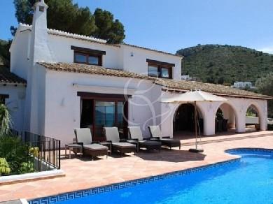 Chalet con 6 dormitorios se vende en Moraira, Costa Blanca