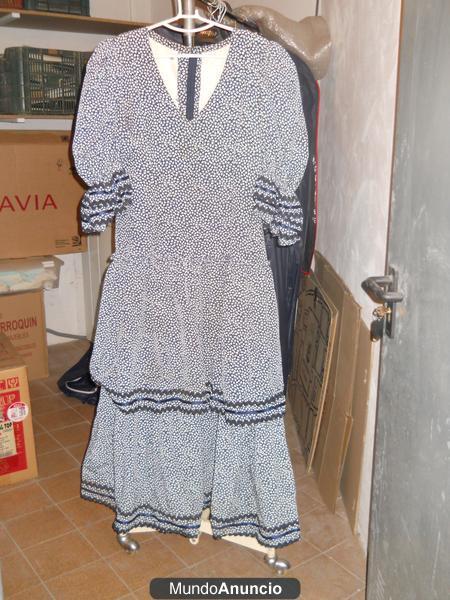 Vendo 5 trajes de flamenca y falda a rayas clásica