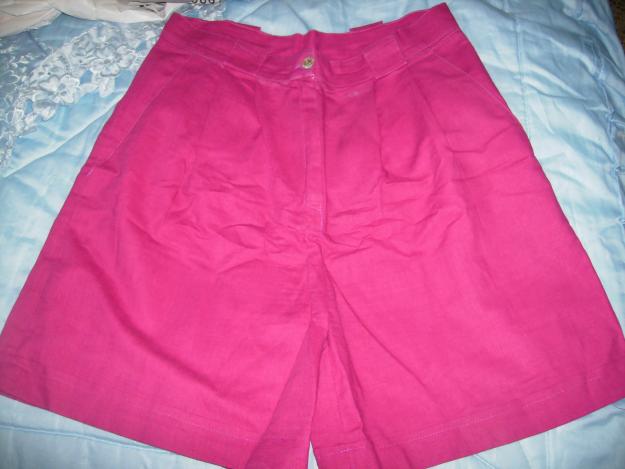 BERMUDAS DE LINO EN COLOR FUCSIA T M. PERFECTO ESTADO