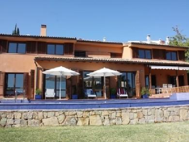 Chalet con 5 dormitorios se vende en Marbella, Costa del Sol