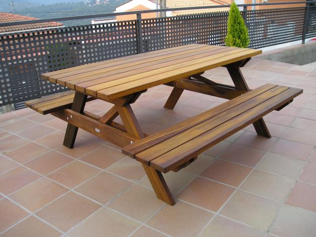 Mesa de picnic madera tropical