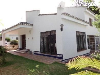 Chalet con 5 dormitorios se vende en Malaga, Costa del Sol