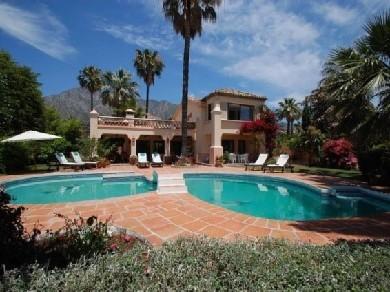 Chalet con 6 dormitorios se vende en Marbella, Costa del Sol