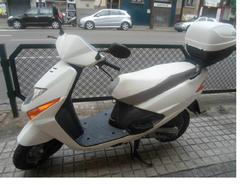 Scooter Honda lead 102 cc  Maleta opcional