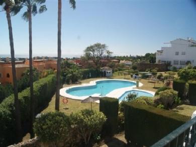 Apartamento con 2 dormitorios se vende en Estepona, Costa del Sol