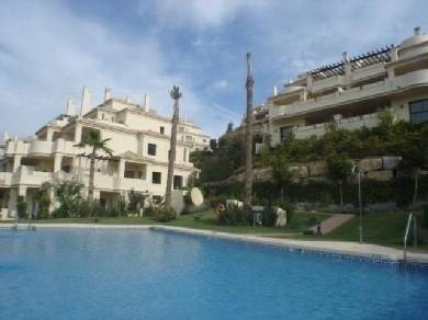 Apartamento con 2 dormitorios se vende en Benahavis, Costa del Sol