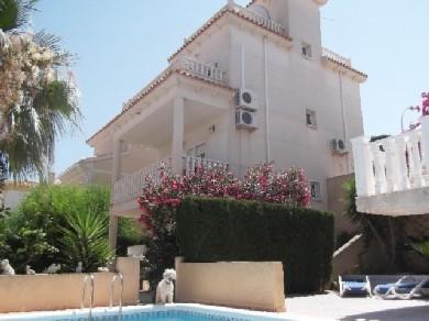 Chalet con 3 dormitorios se vende en Villamartin, Costa Blanca