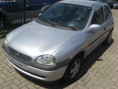 OPEL CORSA EDITION 2000 - LA RIOJA