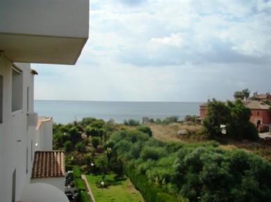 Apartamento con 2 dormitorios se vende en Estepona, Costa del Sol