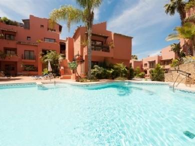 Apartamento con 2 dormitorios se vende en Marbella, Costa del Sol