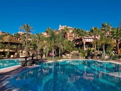 Apartamento con 2 dormitorios se vende en Marbella, Costa del Sol