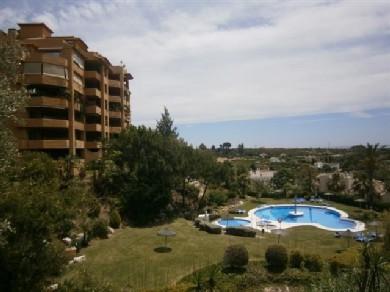 Apartamento con 3 dormitorios se vende en Estepona, Costa del Sol