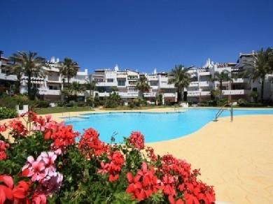 Apartamento con 2 dormitorios se vende en Estepona, Costa del Sol