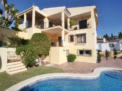 Chalet con 5 dormitorios se vende en Marbella, Costa del Sol