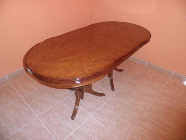 MESA DE COMEDOR DE MADERA Y CUATRO SILLAS