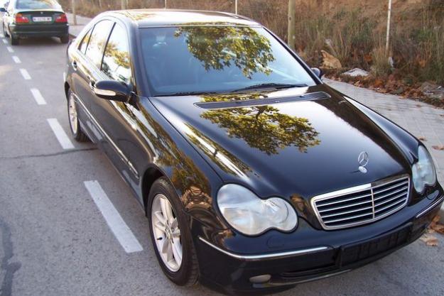 Vendo Mercedes C 270 CDi AVANTGARDE Automatico Mod 2003