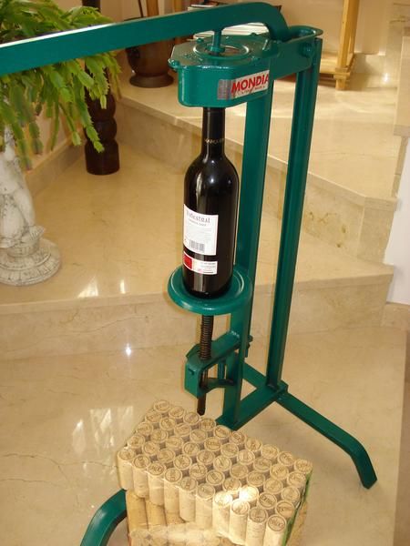 MAQUINA PARA EMBOTELLAR VINO Y CORCHOS