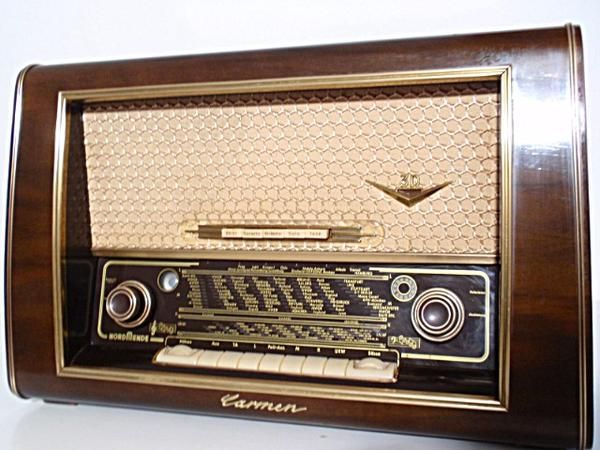 Radio antigua nordmende carmen de 1956. impecable y con garantia de 12 meses