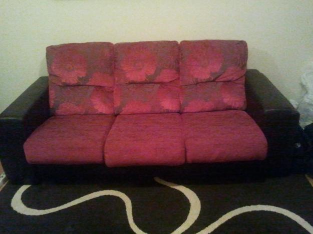 SE VENDE SOFA GRANFORT DE 3 PLAZAS 1 AÑO DE USO