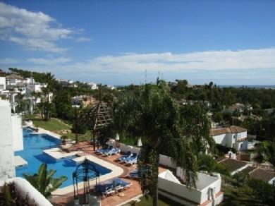 Apartamento con 2 dormitorios se vende en Marbella, Costa del Sol