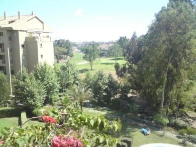 Apartamento con 2 dormitorios se vende en Marbella, Costa del Sol