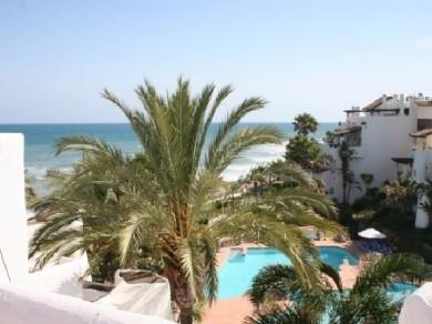 Apartamento con 3 dormitorios se vende en Marbella, Costa del Sol