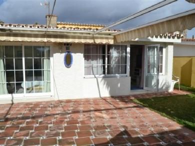 Chalet con 3 dormitorios se vende en Marbella, Costa del Sol