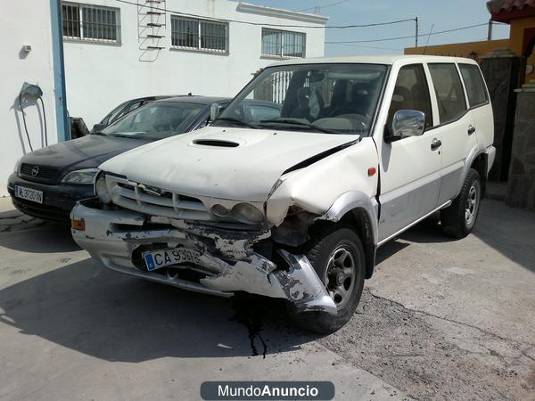 SE VENDE FORD MAVERICK 2.7 GLX. 125 C.V 7 PLAZAS Y ES DE 1997 CON TODOS LOS EXTRAS, CON GOLPE FRONTAL,MOTOR PERFECTO EST