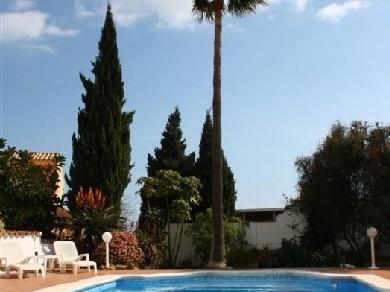 Chalet con 3 dormitorios se vende en Estepona, Costa del Sol