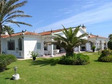 Chalet con 3 dormitorios se vende en Marbella, Costa del Sol