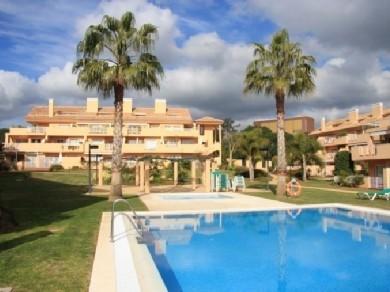 Apartamento con 2 dormitorios se vende en Marbella, Costa del Sol