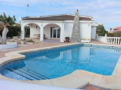 Chalet con 3 dormitorios se vende en Los Balcones, Costa Blanca