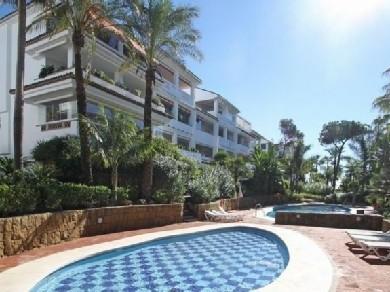 Apartamento con 4 dormitorios se vende en Marbella, Costa del Sol