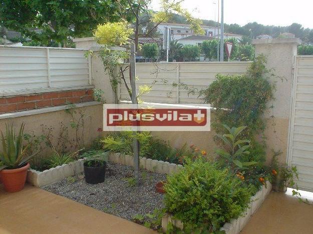 Chalet pareado en el municio de Olevella  ( el Garraf ), jardín y terraza