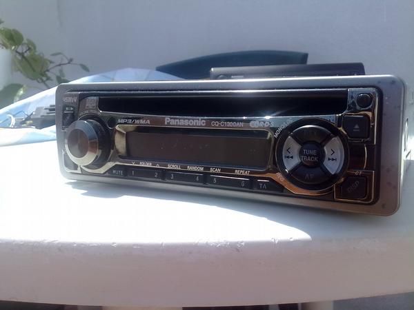 SE VENDEN DOS RADIOS MUY BARATAS DE COCHE,NUEVAS