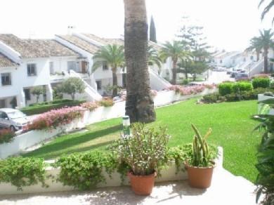 Apartamento con 2 dormitorios se vende en Marbella, Costa del Sol