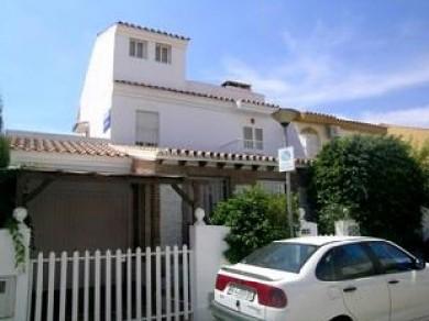 Adosado con 5 dormitorios se vende en Velez-Malaga, Axarquia