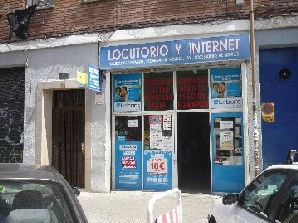 En usera alquilo un local funcionando como locutorio