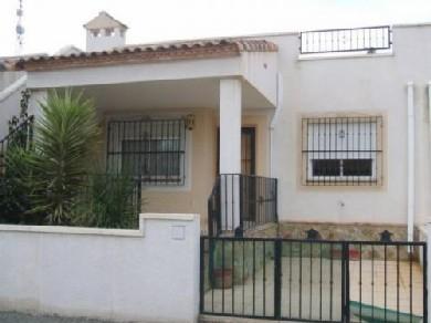 Bungalow con 2 dormitorios se vende en Algorfa, Vega Baja Torrevieja