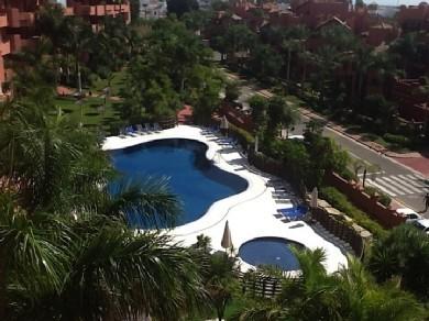 Apartamento con 3 dormitorios se vende en Estepona, Costa del Sol