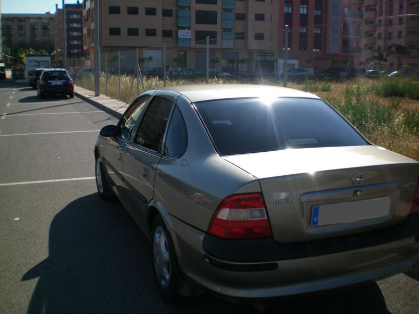 Vendo Opel Vectra sedan 4p., automatico, gasolina 1.6 (16V)