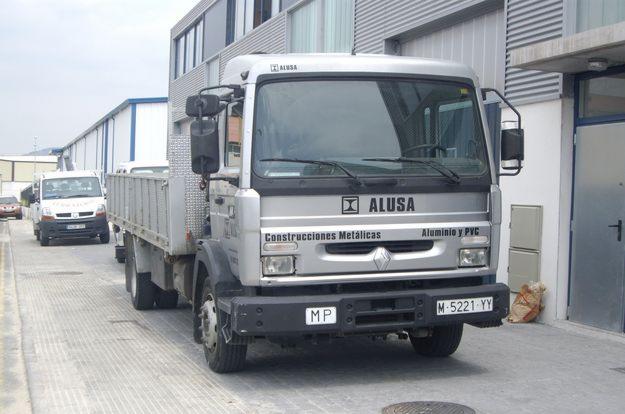 CAMION RENAULT CON GRUA