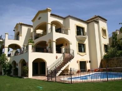 Chalet con 4 dormitorios se vende en Marbella, Costa del Sol