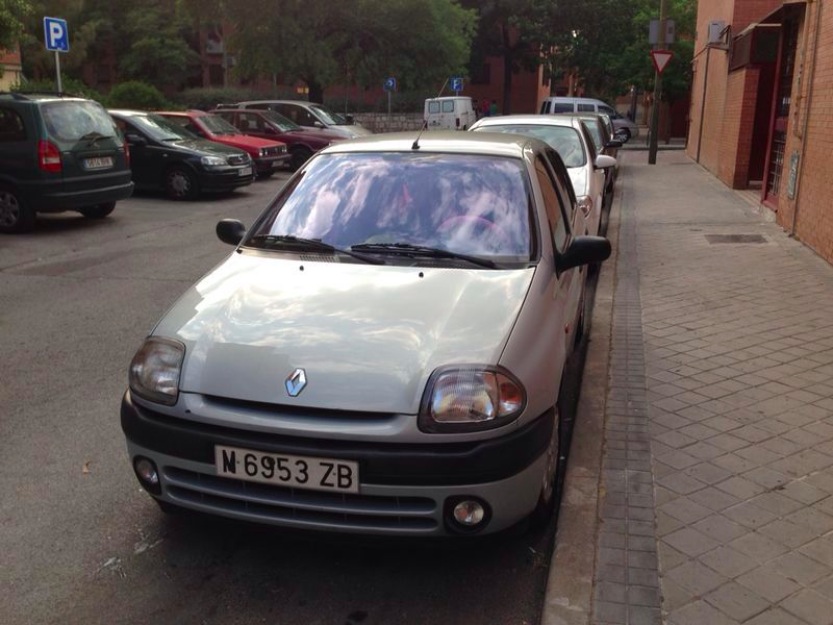 Clio Gris 5 puertas