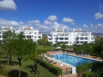 Apartamento con 2 dormitorios se vende en Estepona, Costa del Sol