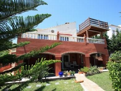 Chalet con 4 dormitorios se vende en Manilva, Costa del Sol