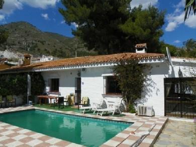 Chalet con 2 dormitorios se vende en Benalmadena Costa, Costa del Sol