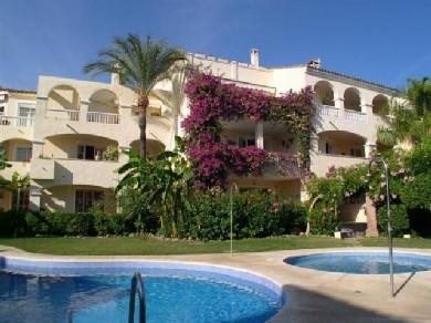 Apartamento con 2 dormitorios se vende en Estepona, Costa del Sol